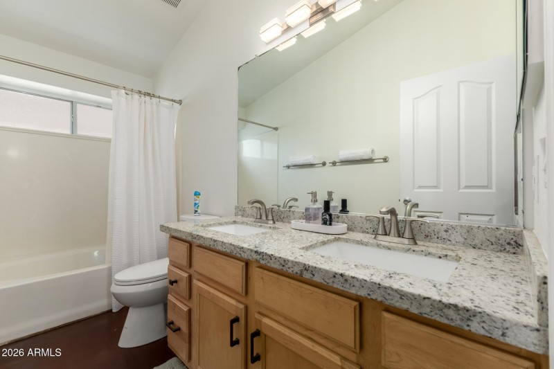 Full hall bath