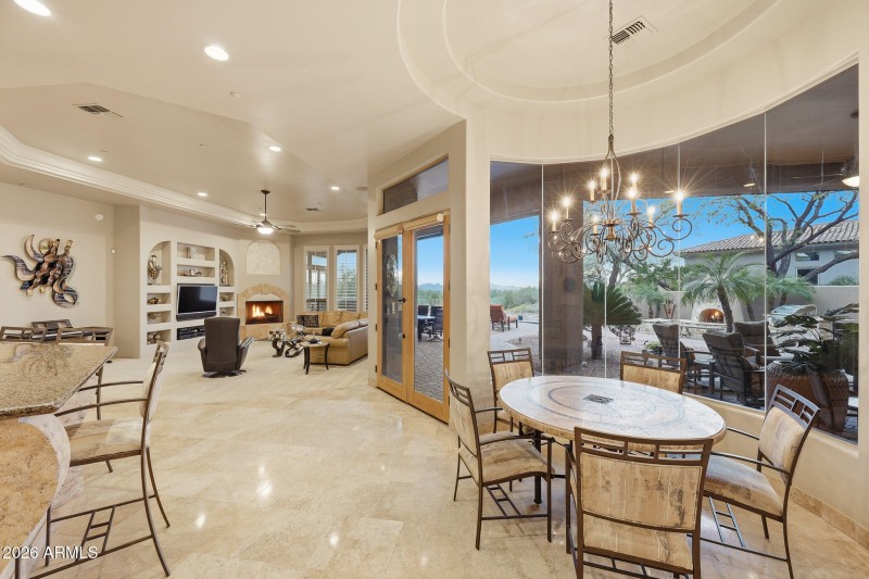Eat-in Kitchen