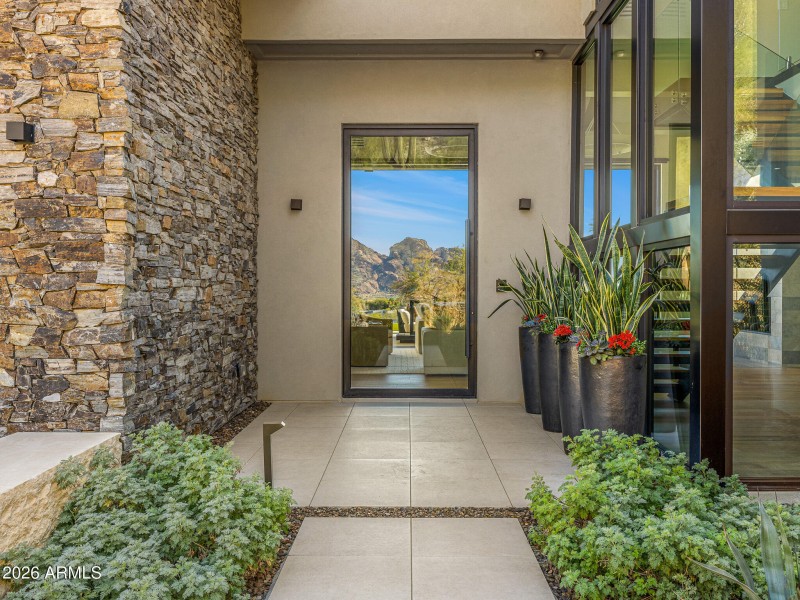 07front entrance