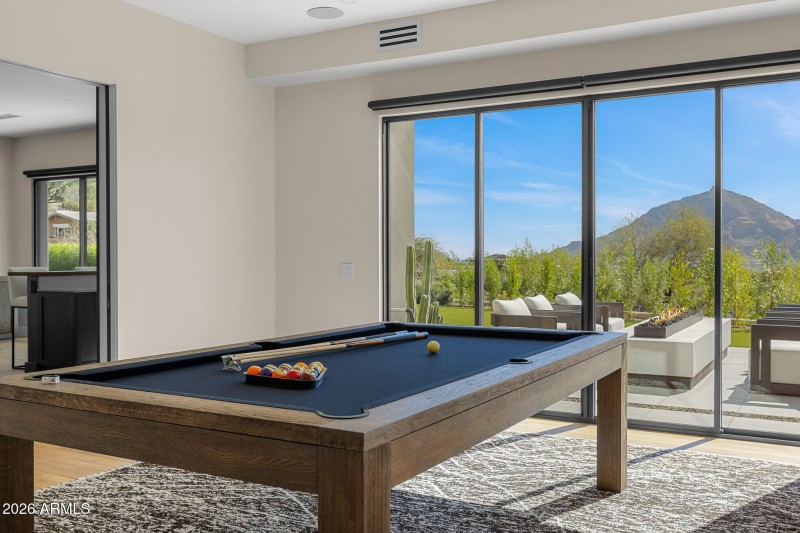 29game room lounge2