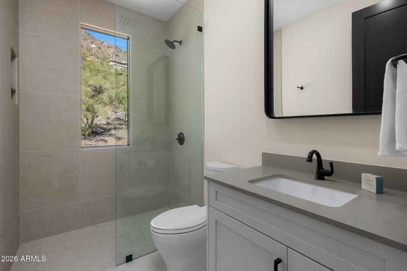 45guest bath4