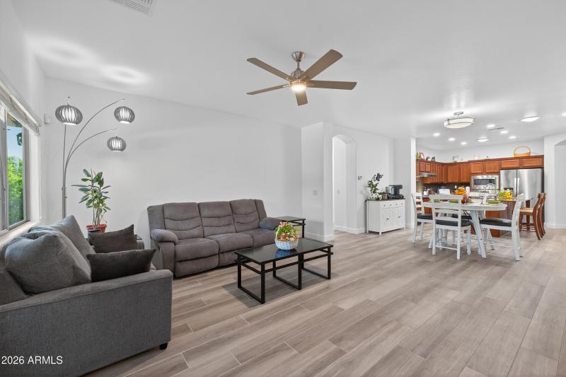 15)FAMILY ROOM