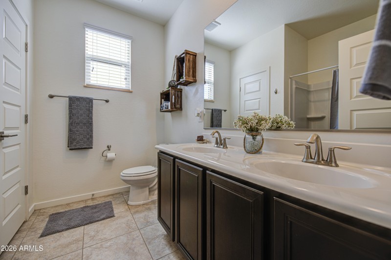 Bathroom 2-pic 2