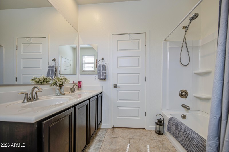 Bathroom 2-pic 3