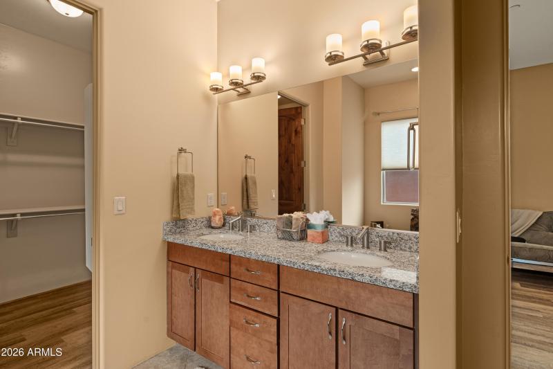 Primary Bathroom w dual sinks