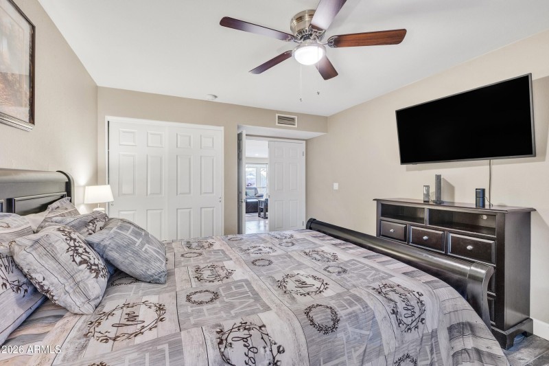 32_bedroom