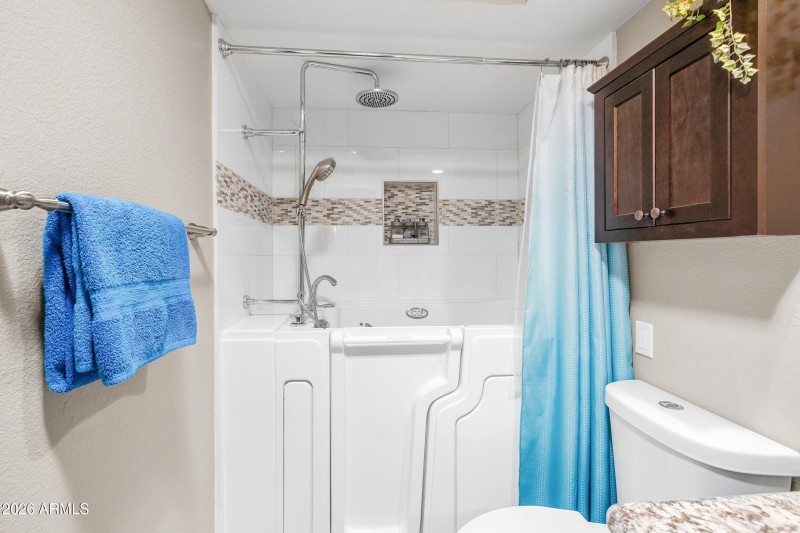 34_guest bath