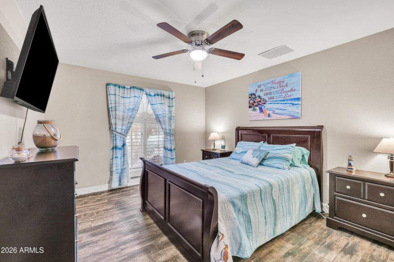 35_bedroom