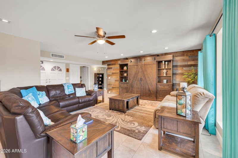 8_living room