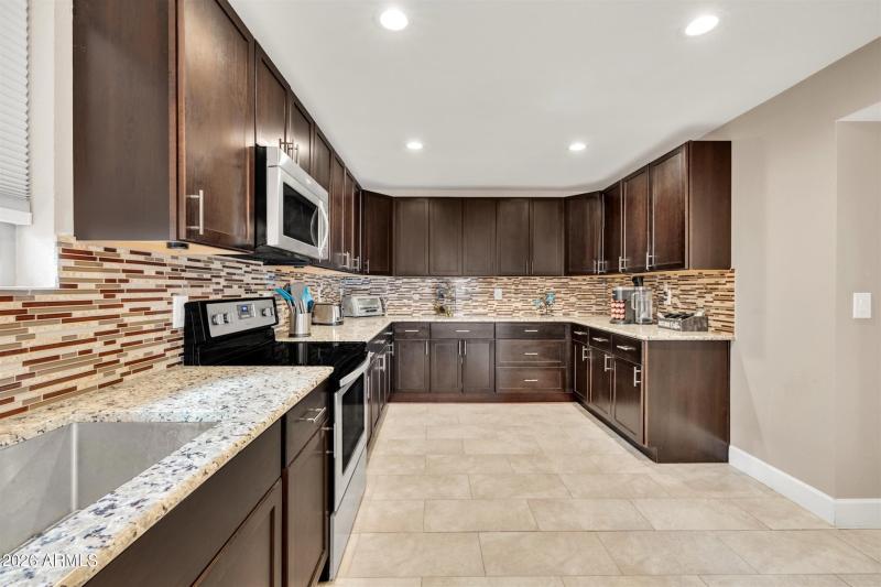 17_kitchen .png