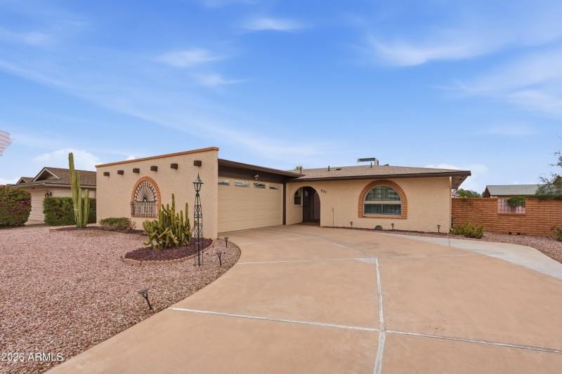 SIDE DRIVEWAY