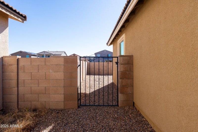Side gate