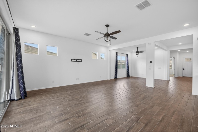 6)GREAT ROOM