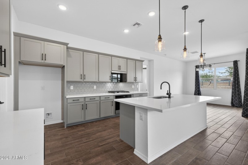 11)KITCHEN
