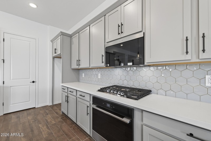 13)KITCHEN