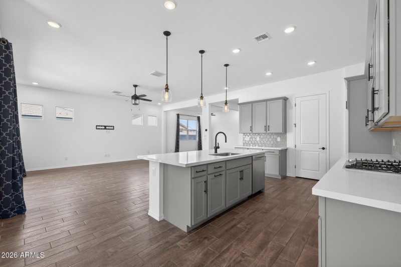 14)KITCHEN