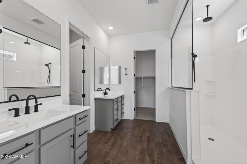 20)PRIMARY BATH