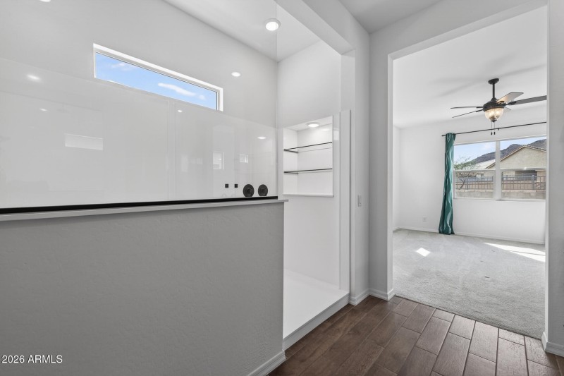 21)PRIMARY BATH
