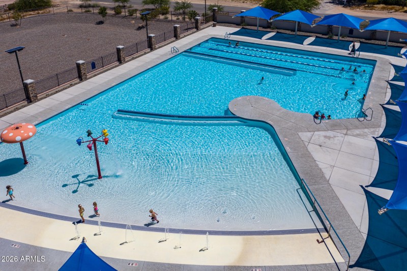 K) COMMUNITY POOL