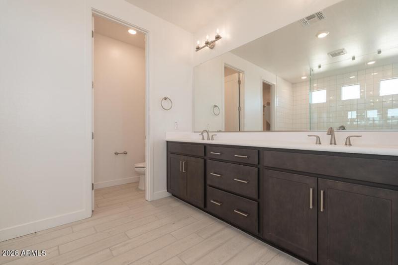 Tri Pointe Soleo 622 - Primary Bathroom-