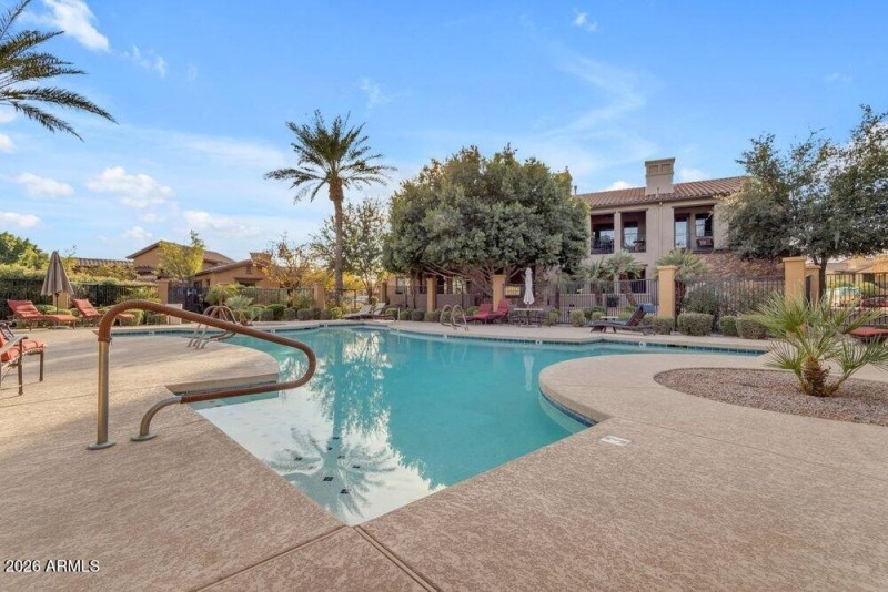 039_047_73-web-or-mls-fultonneighborhood