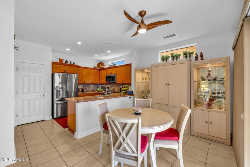 Bright Dining Space Views