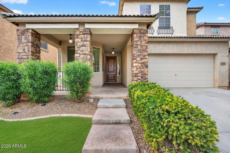 Kendra_Dursteler_make_the_lawn_green_thr