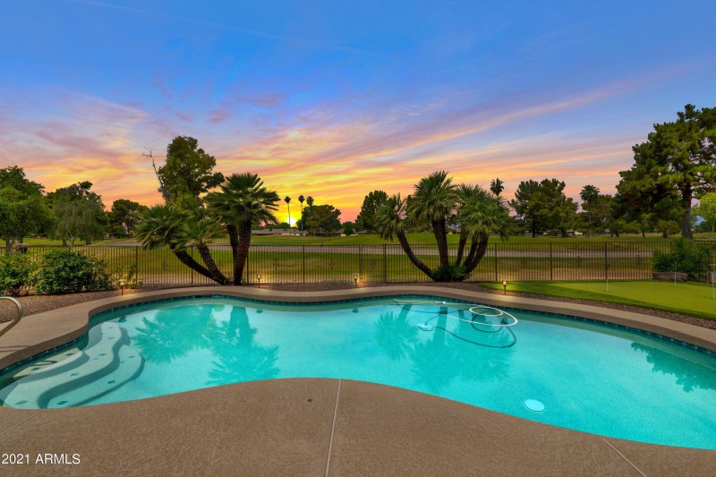 POOL SUNSET VIEW