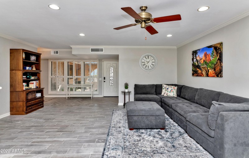 FAMILY ROOM SEATING