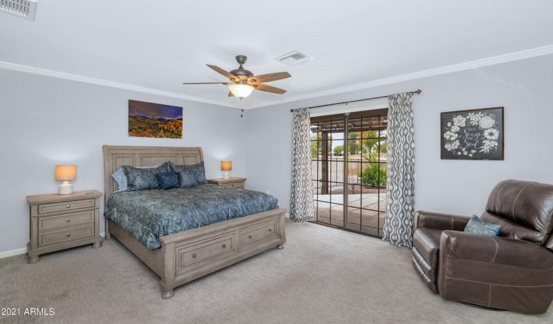 PRIMARY BEDROOM QUEEN BED
