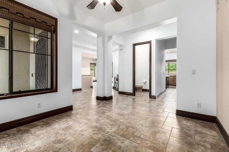 Open Entry & Flowing Layout