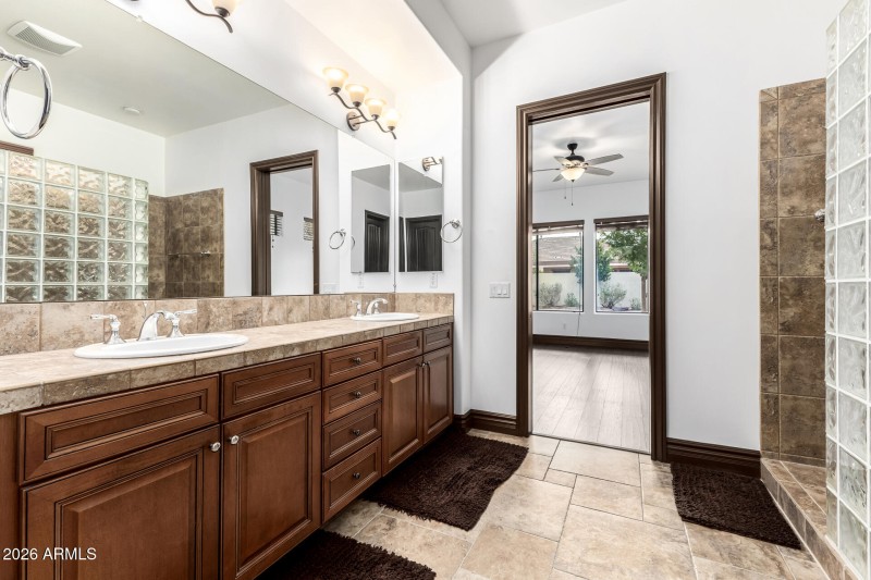 Spacious Ensuite Bathroom
