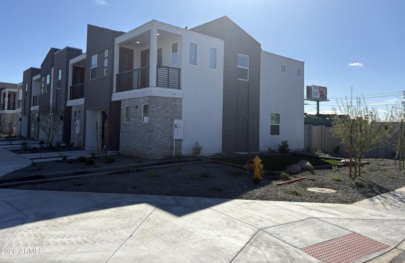 Exterior 4
