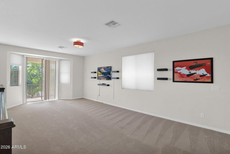 31 Loft Space 2 w: Balcony Access