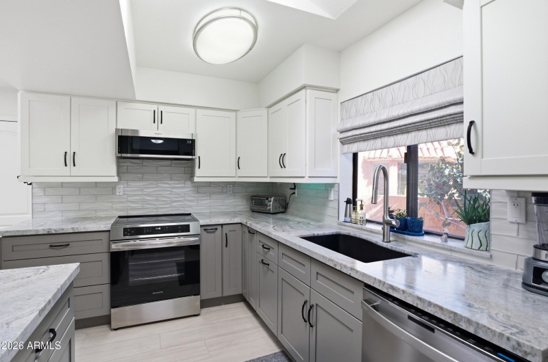 Kitchen - Quartz CounterTops