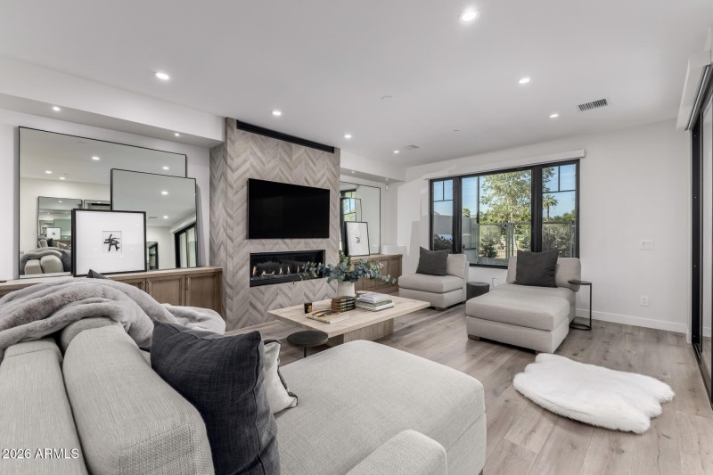 07 - Camelback