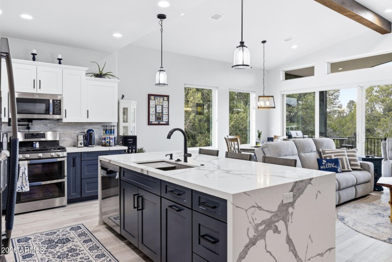 BEAUTFUL KITCHEN