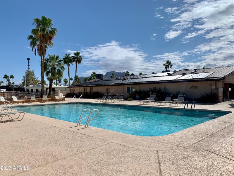 1 Golden Vista Pool