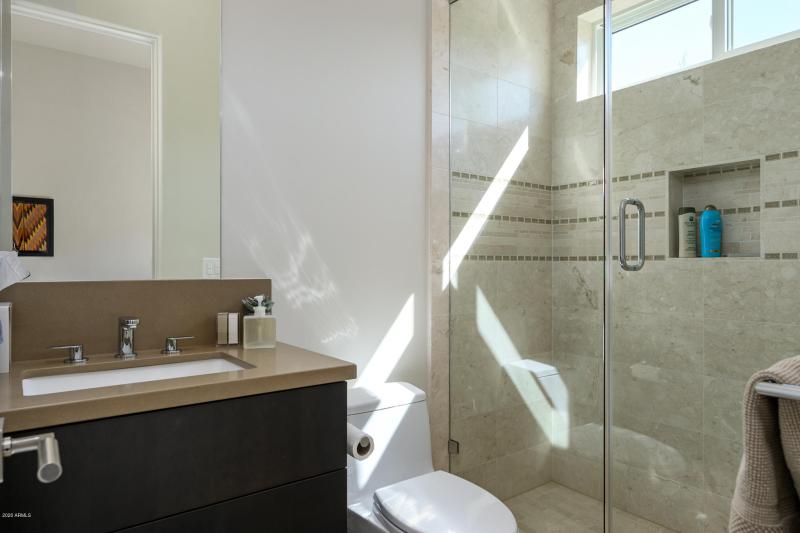 Guest Shower / bathroom