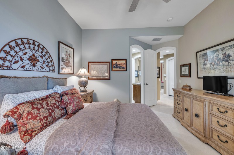 Guest bedroom #1