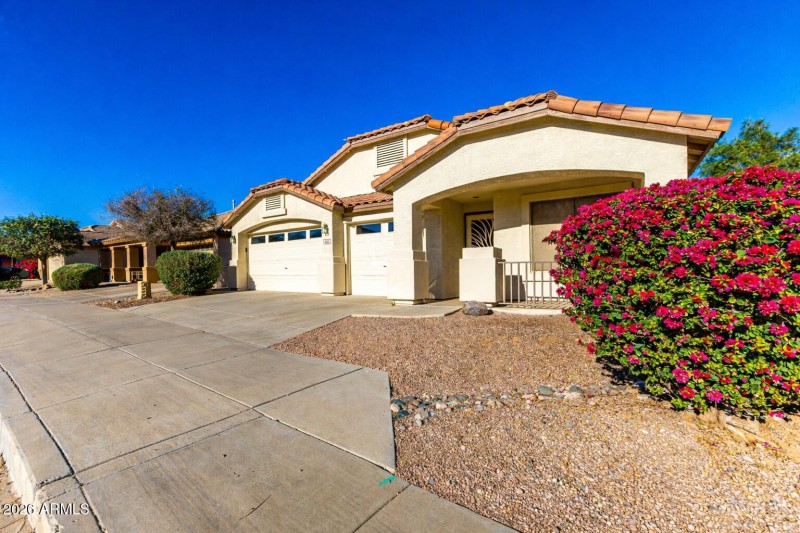 Spacious Driveway & Entry