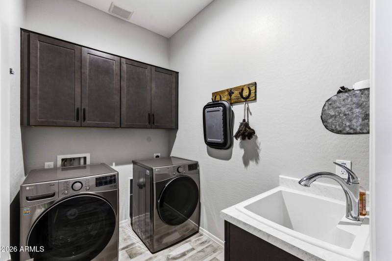 Laundry room w/sink