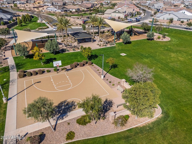 Basketball court w/park