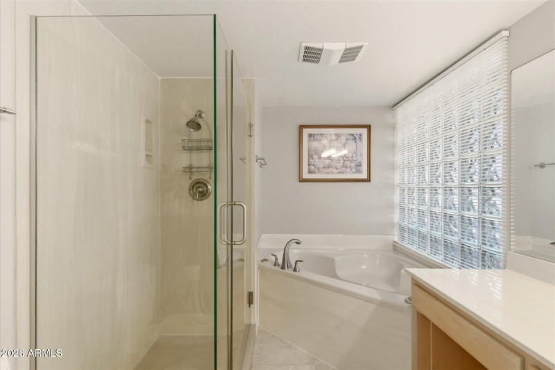 Spa-Like Soaking Tub