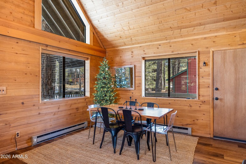 Interior Kitchen/Dining