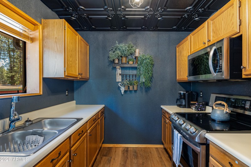 Interior Kitchen/Dining