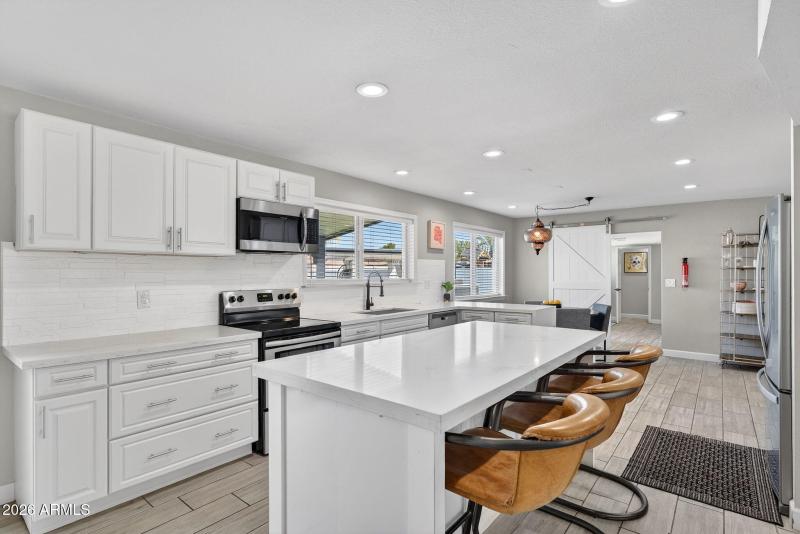 15-web-or-mls-11E Cactus Rd (2)