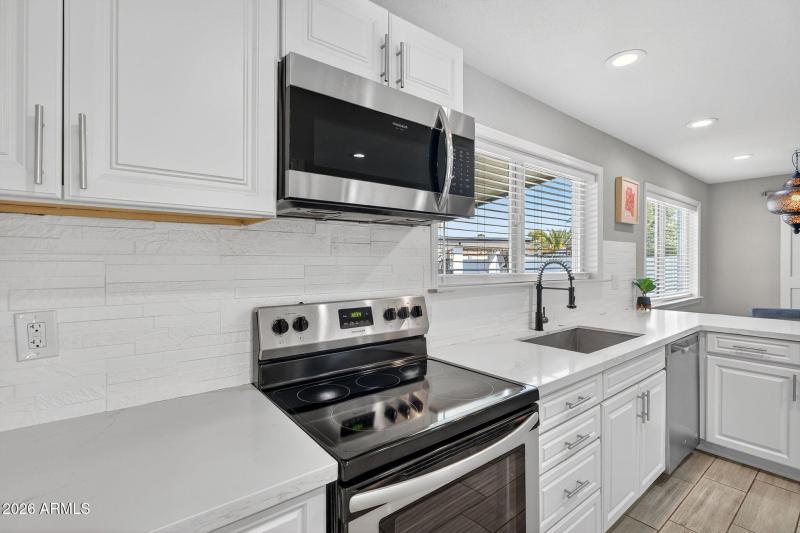 17-web-or-mls-15E Cactus Rd