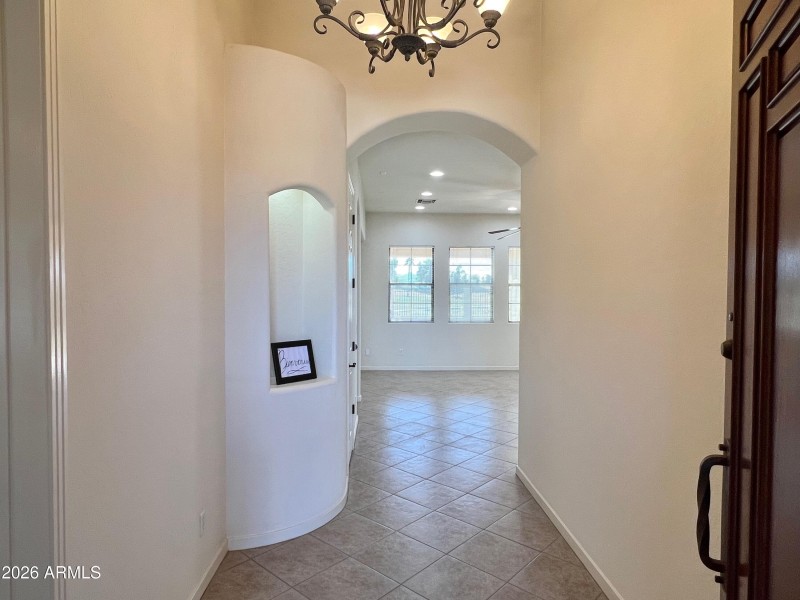 Grand entry with 14ft ceiling