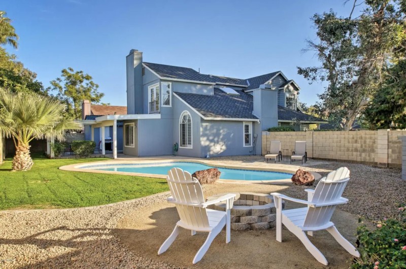Spacious Back Yard